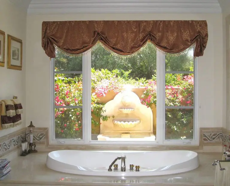 35 Creative Bathroom Curtain Ideas for Bathrooms with Windows