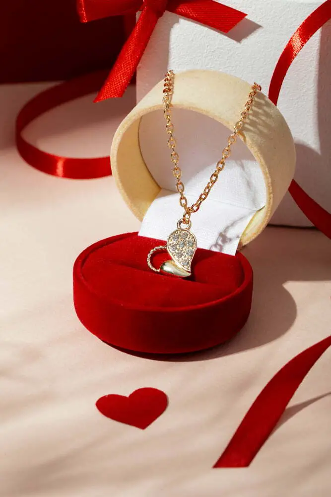 The Main Reasons Why Jewelry Makes the Perfect Gift